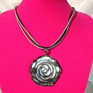 Mother of Pearl Pendant flower necklace. 16 - 18"